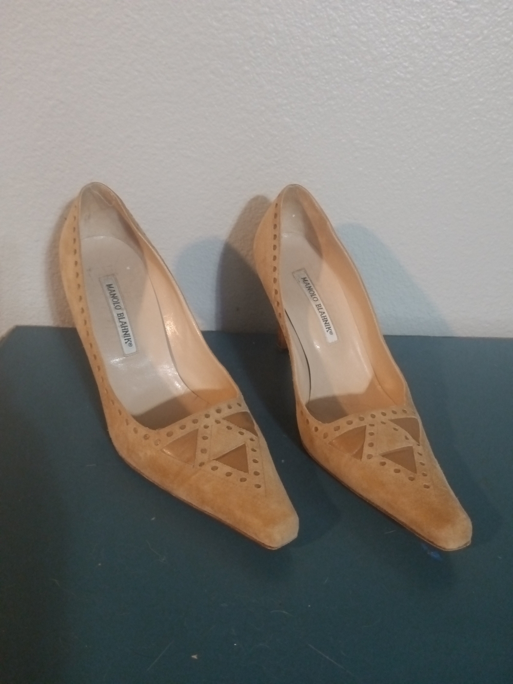 Manolo Blahnik Tan Suede Pointed Toe Pumps